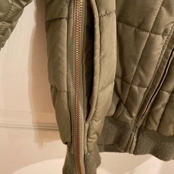 Stella McCartney Kids Green Puffer Bomber Jacket - Picture 4 of 7
